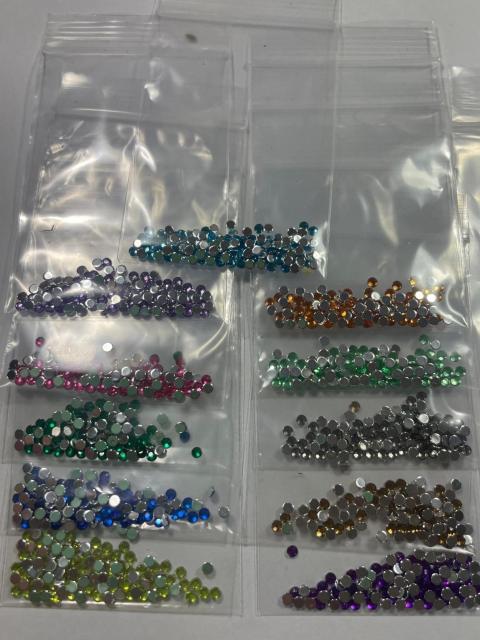 ラインストーン 11色セット 幅3mm 各色100粒入り ネイル・ハンドメイド用デコ素材 < 香水/コスメ/ネイル  ラインストーン 11色セット 幅3mm 各色100粒入り ネイル・ハンドメイド用デコ素材  < 香水/コスメ/ネイルの