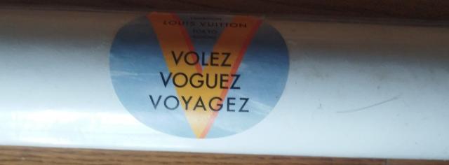 ルイ・ヴィトン 展覧会ポスター VOLEZ VOGUEZ VOYAGEZ 非売品 < ホビー  ルイ・ヴィトン 展覧会ポスター VOLEZ VOGUEZ VOYAGEZ 非売品 < ホビーの