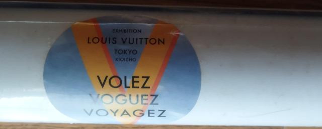 ルイ・ヴィトン 展覧会ポスター VOLEZ VOGUEZ VOYAGEZ 非売品 < ホビー  ルイ・ヴィトン 展覧会ポスター VOLEZ VOGUEZ VOYAGEZ 非売品 < ホビーの