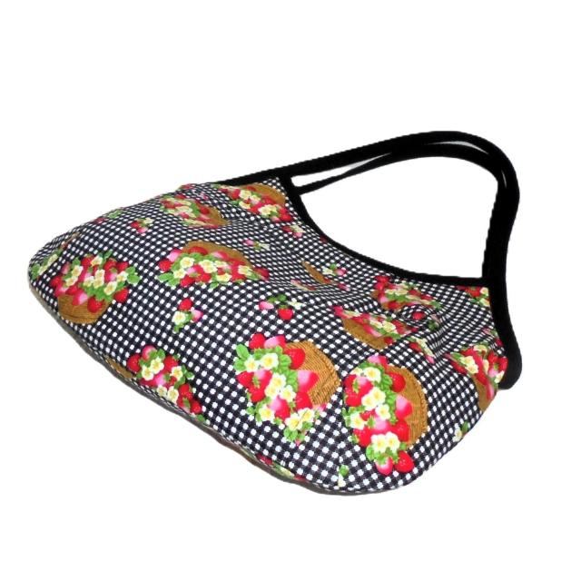 【マチなしグラニーバッグ】◆籠バスケットにイチゴ×黒白チェック地 < 女性ファッション 【マチなしグラニーバッグ】◆籠バスケットにイチゴ×黒白チェック地 < 女性ファッションの