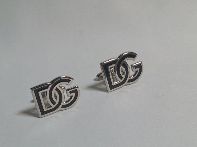 正規美 激レア ドルチェ&ガッバーナ DGロゴ カフス 黒×銀 コンビカラーボタン カフリンクス エンブレムアイコン < ブランド 正規美 激レア ドルチェ&ガッバーナ DGロゴ カフス 黒×銀 コンビカラーボタン カフリンクス エンブレムアイコン < ブランドの