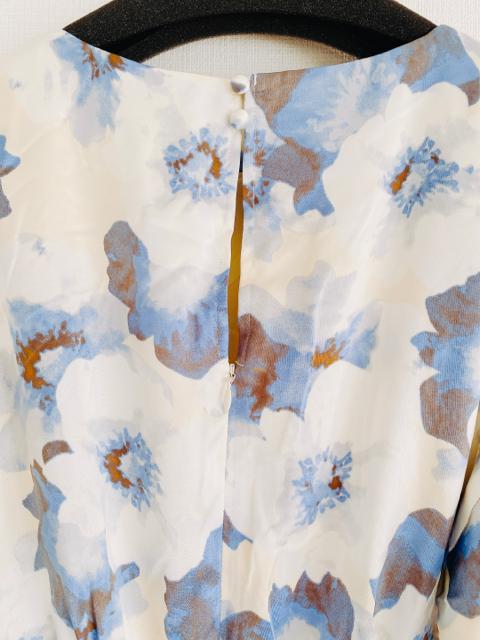 LILYBROWNリリーブラウンぼかし花柄ワンピースフラワードロップショルダーバルーンパフスリーブサテン2wayブルーホワイト青白 < ブランド LILYBROWNリリーブラウンぼかし花柄ワンピースフラワードロップショルダーバルーンパフスリーブサテン2wayブルーホワイト青白 < ブランドの