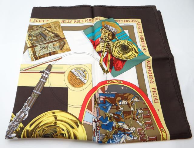 エルメス カレ90 ニューオリンズ クレオール ジャズ スカーフ ブラウン系<USED訳ありタグなし>【送料無料】 < ブランド  エルメス カレ90 ニューオリンズ クレオール ジャズ スカーフ ブラウン系<USED訳ありタグなし>【送料無料】  < ブランドの