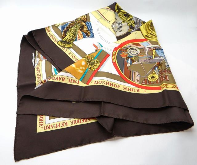 エルメス カレ90 ニューオリンズ クレオール ジャズ スカーフ ブラウン系<USED訳ありタグなし>【送料無料】 < ブランド  エルメス カレ90 ニューオリンズ クレオール ジャズ スカーフ ブラウン系<USED訳ありタグなし>【送料無料】 < ブランドの