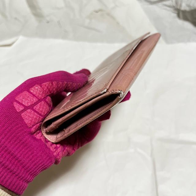 【Cartier / カルティエ】 ハッピーバースデー エナメル 二つ折り長財布 マストライン ピンク < ブランド 【Cartier / カルティエ】 ハッピーバースデー エナメル 二つ折り長財布 マストライン ピンク < ブランドの