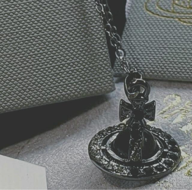 ���B���B�A�� Vivienne Westwood �I�[�u �l�b�N���X �� ���C�� �X�g�[�� �T�^�[��  �� �u�����h�� 