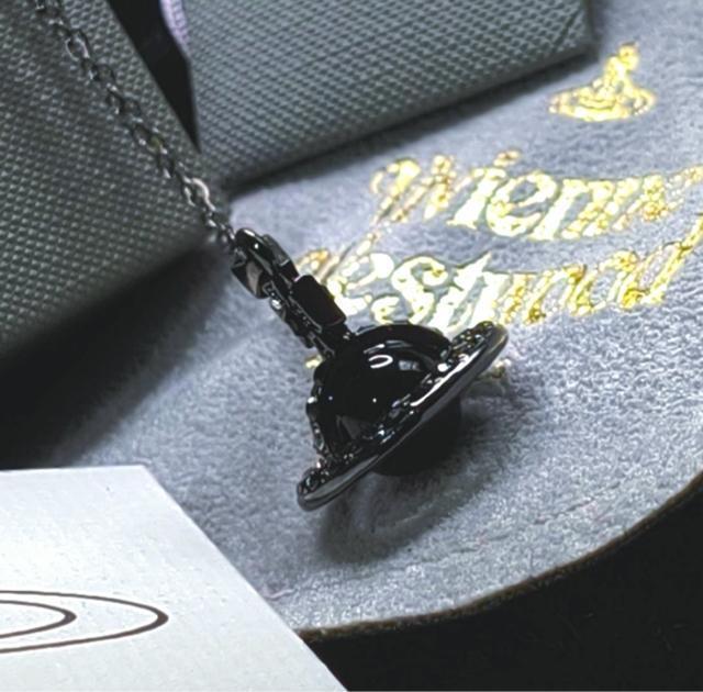 ���B���B�A�� Vivienne Westwood �I�[�u �l�b�N���X �� ���C�� �X�g�[�� �T�^�[�� �� �u�����h�� 