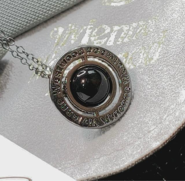 ���B���B�A�� Vivienne Westwood �I�[�u �l�b�N���X �� ���C�� �X�g�[�� �T�^�[�� �� �u�����h�� 