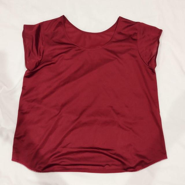 エンジ フレンチスリーブ サテン Tシャツ < 女性ファッション  エンジ フレンチスリーブ サテン Tシャツ < 女性ファッションの