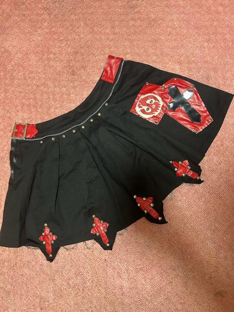 R&B  左側合皮クロススタッズ 裾チェーン合皮クロススタッズ  パンク フレアミニスカート 新品未使用 < 女性ファッション  R&B  左側合皮クロススタッズ 裾チェーン合皮クロススタッズ  パンク フレアミニスカート 新品未使用  < 女性ファッションの