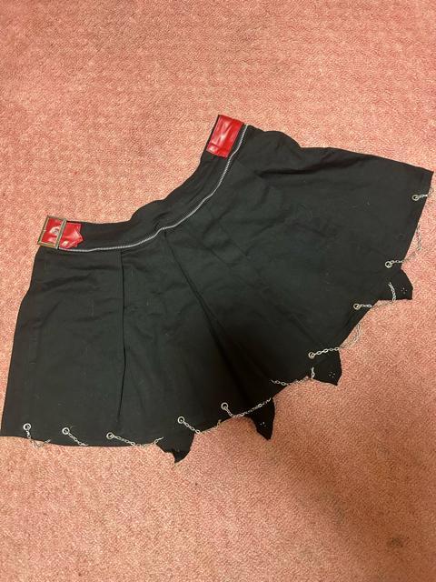 R&B  左側合皮クロススタッズ 裾チェーン合皮クロススタッズ  パンク フレアミニスカート 新品未使用 < 女性ファッション  R&B  左側合皮クロススタッズ 裾チェーン合皮クロススタッズ  パンク フレアミニスカート 新品未使用 < 女性ファッションの