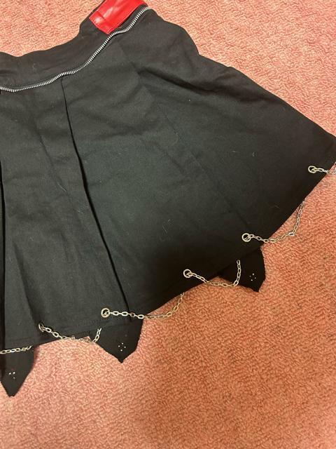 R&B  左側合皮クロススタッズ 裾チェーン合皮クロススタッズ  パンク フレアミニスカート 新品未使用 < 女性ファッション  R&B  左側合皮クロススタッズ 裾チェーン合皮クロススタッズ  パンク フレアミニスカート 新品未使用 < 女性ファッションの