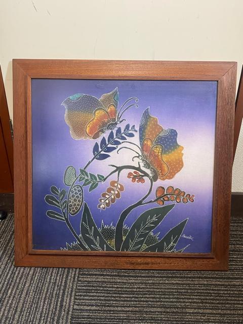 オリジナルバティック絵画 ジョグジャカルタ、ジャワ、インドネシア 花 インテリア 絵画 額装 壁掛け 額縁 真作 額 画 < インテリア/ライフ オリジナルバティック絵画 ジョグジャカルタ、ジャワ、インドネシア 花 インテリア 絵画 額装 壁掛け 額縁 真作 額 画 < インテリア/ライフの