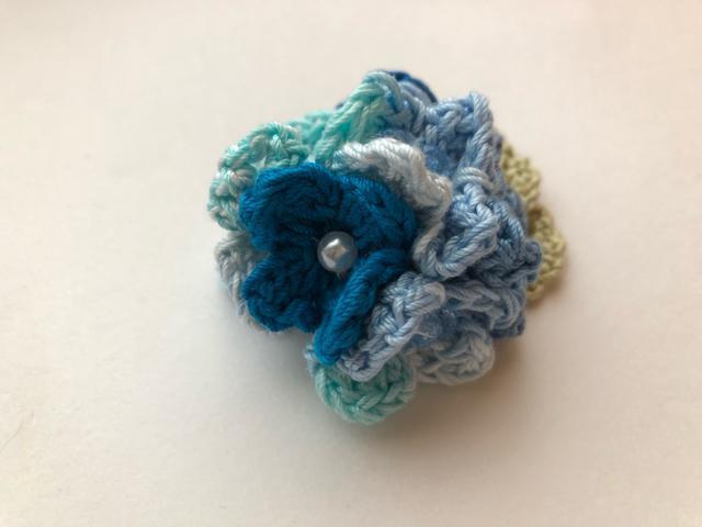 ハンドメイド ブローチ ブルーの紫陽花♪ コットン ガーリー < 女性ファッション  ハンドメイド ブローチ ブルーの紫陽花♪ コットン ガーリー  < 女性ファッションの