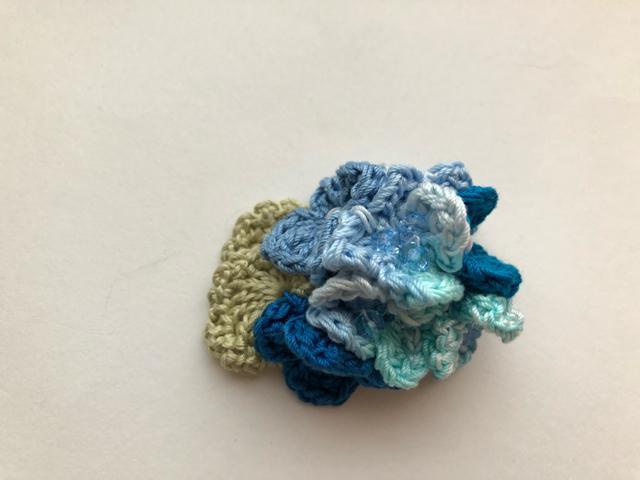 ハンドメイド ブローチ ブルーの紫陽花♪ コットン ガーリー < 女性ファッション  ハンドメイド ブローチ ブルーの紫陽花♪ コットン ガーリー < 女性ファッションの