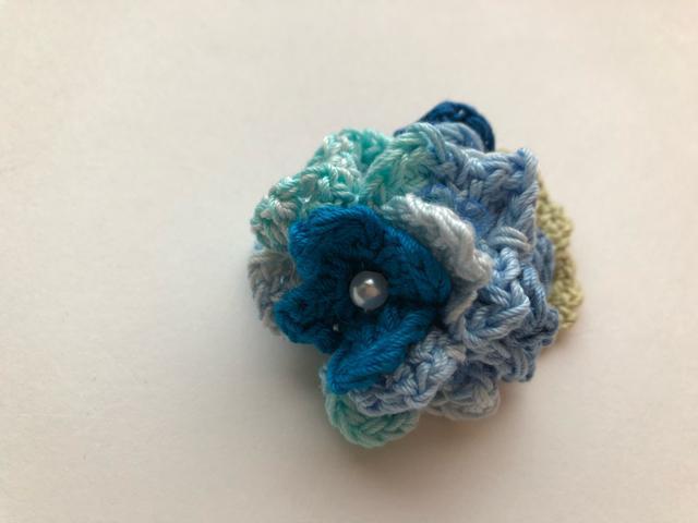 ハンドメイド ブローチ ブルーの紫陽花♪ コットン ガーリー < 女性ファッション  ハンドメイド ブローチ ブルーの紫陽花♪ コットン ガーリー < 女性ファッションの