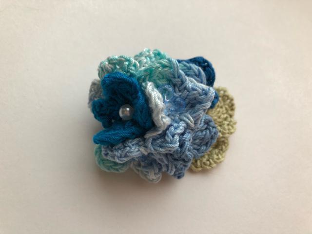 ハンドメイド ブローチ ブルーの紫陽花♪ コットン ガーリー < 女性ファッション  ハンドメイド ブローチ ブルーの紫陽花♪ コットン ガーリー < 女性ファッションの