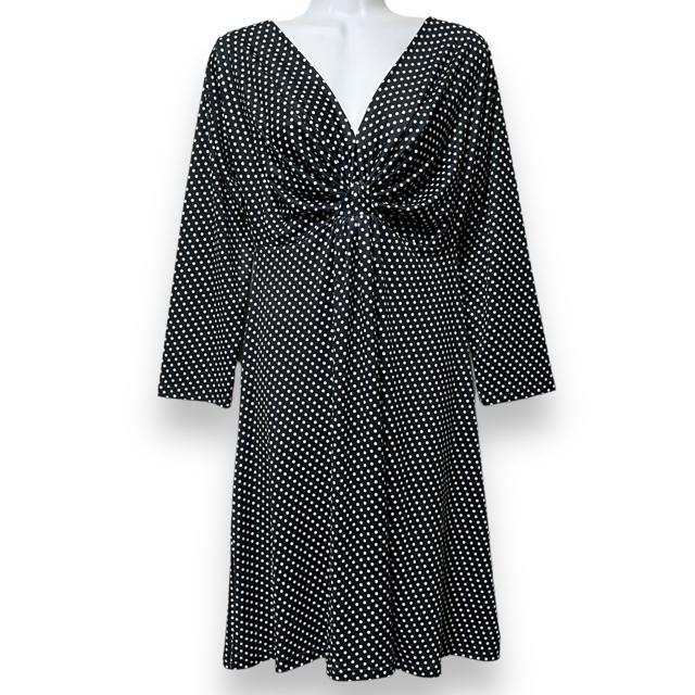 【新品/ellerie】胸元深Vネックドット柄ワンピース < ブランド  【新品/ellerie】胸元深Vネックドット柄ワンピース < ブランドの