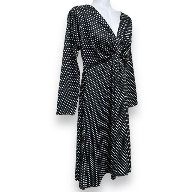 【新品/ellerie】胸元深Vネックドット柄ワンピース < ブランド  【新品/ellerie】胸元深Vネックドット柄ワンピース < ブランドの