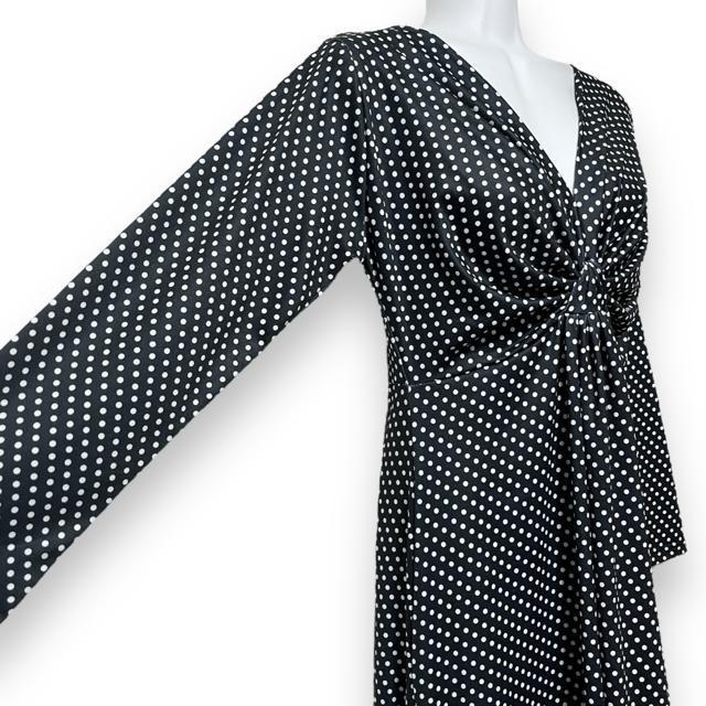 【新品/ellerie】胸元深Vネックドット柄ワンピース < ブランド  【新品/ellerie】胸元深Vネックドット柄ワンピース < ブランドの