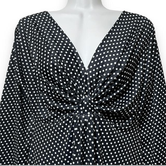 【新品/ellerie】胸元深Vネックドット柄ワンピース < ブランド  【新品/ellerie】胸元深Vネックドット柄ワンピース < ブランドの