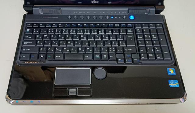 FUJITSU LIFEBOOK Corei7 ������8GB SSD256GB �m�[�g�p�\�R�� Windows Web�J���� �� PC�{��/���Ӌ@��� 