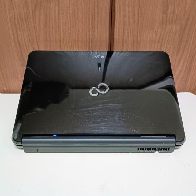 FUJITSU LIFEBOOK Corei7 ������8GB SSD256GB �m�[�g�p�\�R�� Windows Web�J���� �� PC�{��/���Ӌ@��� 