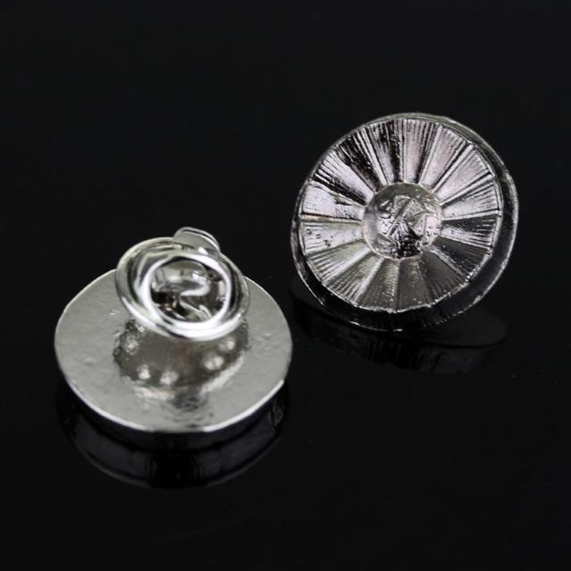 演劇小道具 弁護士記章 バッジレプリカ いぶし銀色 A-5 < ホビー 演劇小道具 弁護士記章 バッジレプリカ いぶし銀色 A-5 < ホビーの