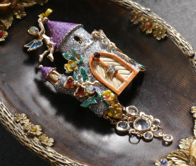 新品アンティーク調ラメ入り天使とお空のお城ブローチ < 女性アクセサリー/時計  新品アンティーク調ラメ入り天使とお空のお城ブローチ < 女性アクセサリー/時計の