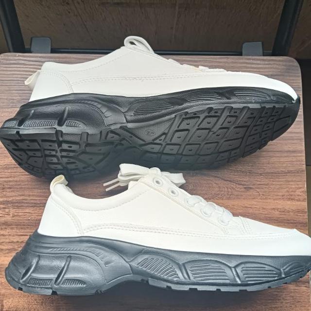 新品 24cm レディース スニーカー ホワイト シューズ 靴 カジュアル < 女性ファッション  新品 24cm レディース スニーカー ホワイト シューズ 靴 カジュアル < 女性ファッションの