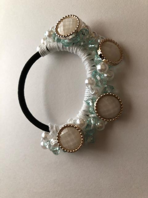 ハンドメイド ヘアゴム キラキラビーズ盛り盛り♪ガーリー ホワイト < 女性ファッション  ハンドメイド ヘアゴム キラキラビーズ盛り盛り♪ガーリー ホワイト < 女性ファッションの