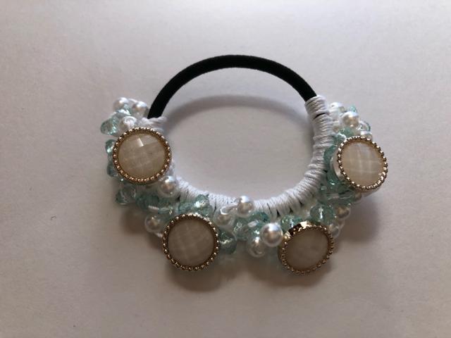 ハンドメイド ヘアゴム キラキラビーズ盛り盛り♪ガーリー ホワイト < 女性ファッション  ハンドメイド ヘアゴム キラキラビーズ盛り盛り♪ガーリー ホワイト < 女性ファッションの