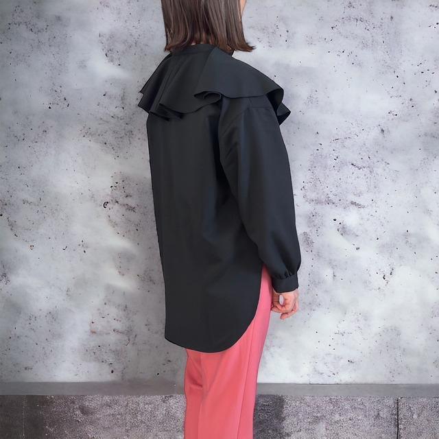 未使用 le colis ラッフルカラーシャツ ブラック フリル襟 < 女性ファッション  未使用 le colis ラッフルカラーシャツ ブラック フリル襟  < 女性ファッションの