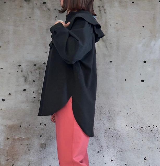 未使用 le colis ラッフルカラーシャツ ブラック フリル襟 < 女性ファッション  未使用 le colis ラッフルカラーシャツ ブラック フリル襟 < 女性ファッションの