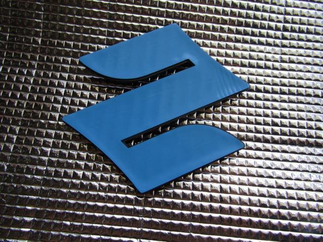 ● SUZUKI ジムニーJB64/74 Fグリル専用 MAD BLACK マッドブラック 軽量ABS製 エンブレム新品! < 自動車/バイク ● SUZUKI ジムニーJB64/74 Fグリル専用 MAD BLACK マッドブラック 軽量ABS製 エンブレム新品! < 自動車/バイク