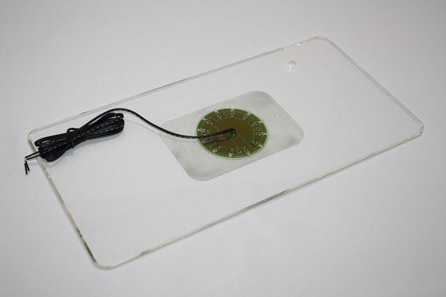 3�F����I�� LED�i���o�[�v���[�g�A�N�����v���[�g �� ������/�o�C�N