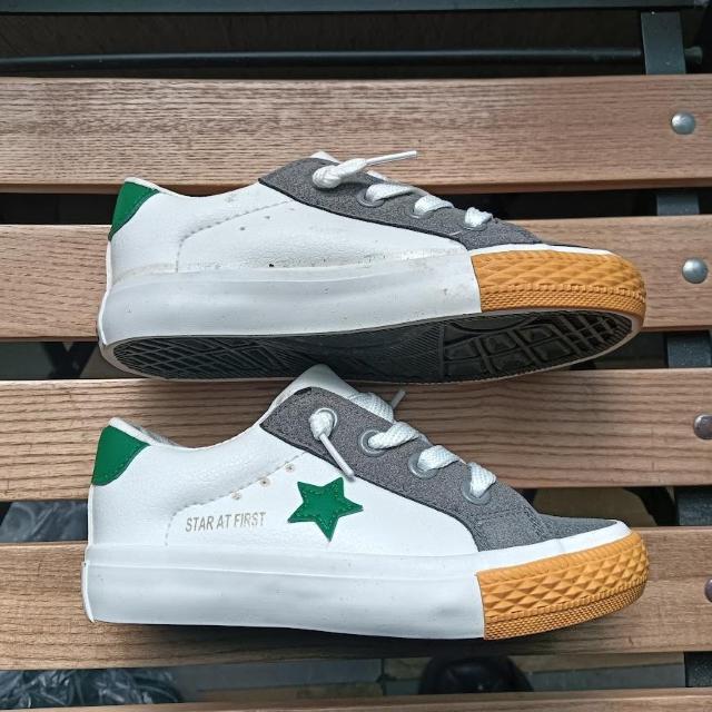 キッズ スニーカー 17.5cm ホワイト 子供靴 シューズ カジュアル 28 < キッズ/ベビー  キッズ スニーカー 17.5cm ホワイト 子供靴 シューズ カジュアル 28 < キッズ/ベビーの