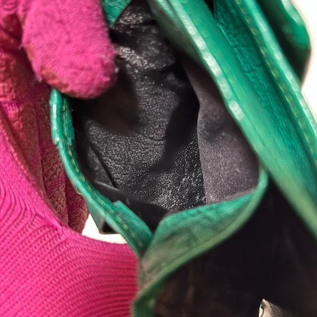 【オーストリッチ】 本革 / 二つ折り財布(小銭入れあり) / グリーン系 < 女性ファッション 【オーストリッチ】 本革 / 二つ折り財布(小銭入れあり) / グリーン系 < 女性ファッションの