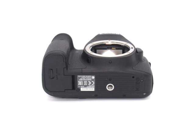 �y���ď������o�c�O���̋@���́�Canon 6D �{�f�B�� �� �Ɠd/AV�� 