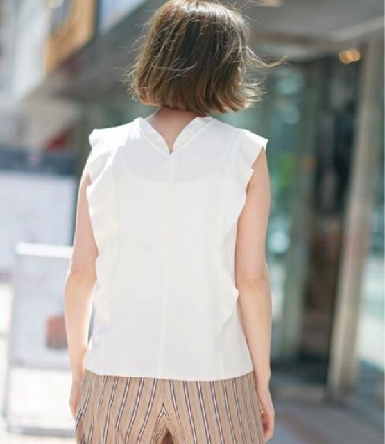 限定SALE●定価4,212円【新品タグ付き】肩フリルノースリーブブラウス●白ホワイト < ブランド  限定SALE●定価4,212円【新品タグ付き】肩フリルノースリーブブラウス●白ホワイト < ブランドの