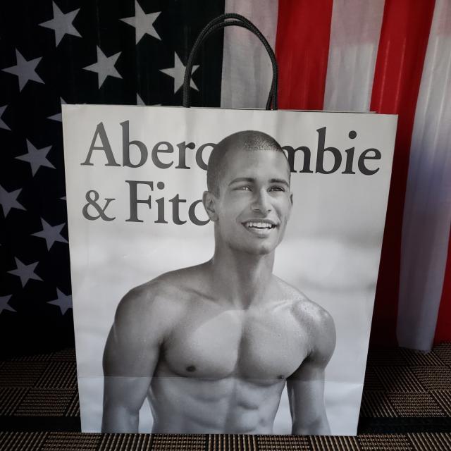 yAoNVbv܁zAbercrombie&Fitch\fUCႢ  uh 