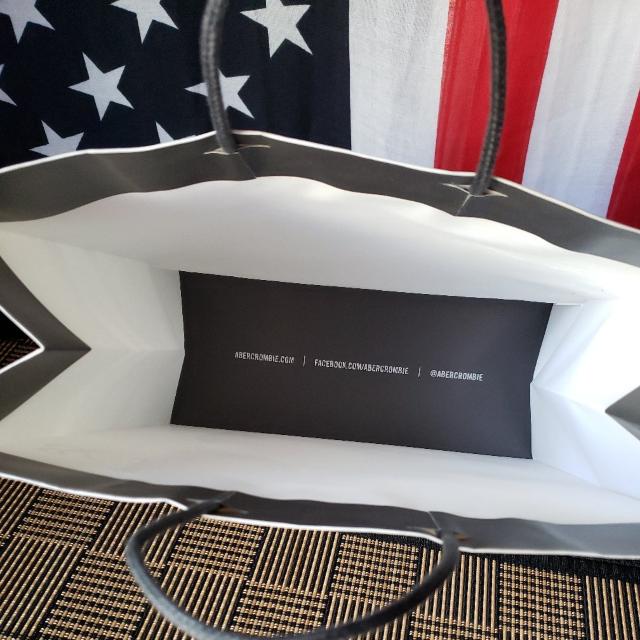 yAoNVbv܁zAbercrombie&Fitch\fUCႢ  uh 