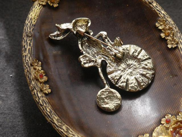 新品アンティーク調きらきらストーン自転車に乗るウサギうさぎさんブローチ  大きめ < 女性アクセサリー/時計  新品アンティーク調きらきらストーン自転車に乗るウサギうさぎさんブローチ  大きめ < 女性アクセサリー/時計の