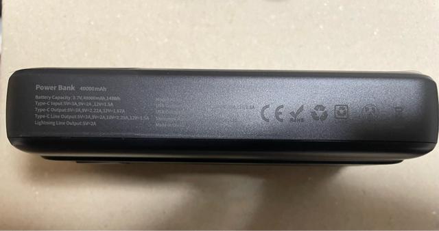 ���o�C���o�b�e���[ ��e��40000mAh �}���[�d �X�}�z�[�d�� �g�я[�d�� LCD�f�B�X�v���C�c�ʕ\�� 2USB�o�̓|�[�g �� �Ɠd/AV�� 