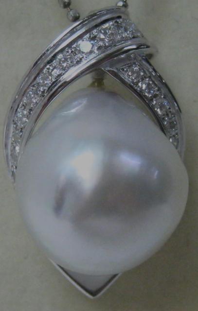 極美品 Pt900プラチナ ペンダント南洋パール 真珠15ミリダイヤ0.25ct < 女性アクセサリー/時計 極美品 Pt900プラチナ ペンダント南洋パール 真珠15ミリダイヤ0.25ct < 女性アクセサリー/時計の