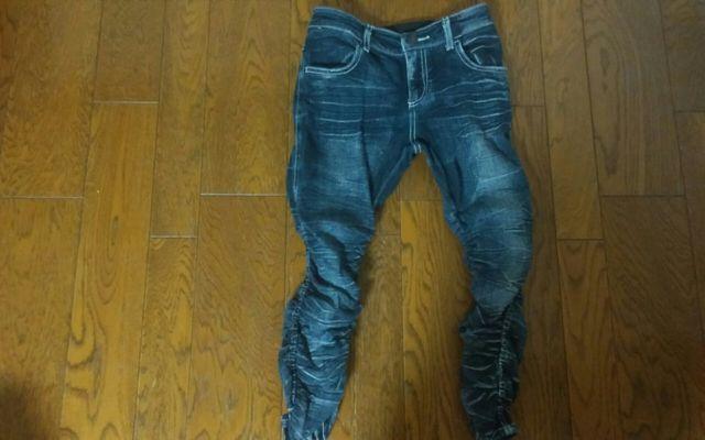 140 ダメージデニム 美品 ウエスト後ろゴム 男女兼用 < キッズ/ベビー  140 ダメージデニム 美品 ウエスト後ろゴム 男女兼用  < キッズ/ベビーの