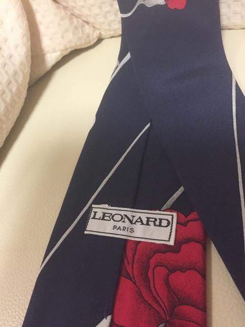 1352.未使用☆レオナール☆花と蝶の柄ネクタイ < 男性ファッション  1352.未使用☆レオナール☆花と蝶の柄ネクタイ < 男性ファッションの