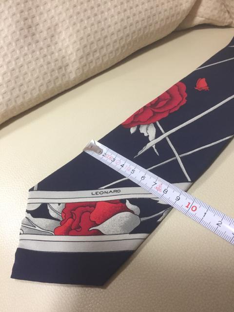 1352.未使用☆レオナール☆花と蝶の柄ネクタイ < 男性ファッション  1352.未使用☆レオナール☆花と蝶の柄ネクタイ < 男性ファッションの