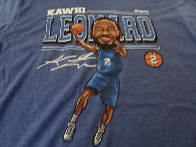 NBA LAクリッパーズ カワイ レナード イラストプリントTシャツUS M < 男性ファッション  NBA LAクリッパーズ カワイ レナード イラストプリントTシャツUS M < 男性ファッションの