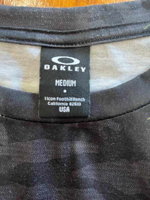 OAKLEY I[N[ ʕ TVc MTCY